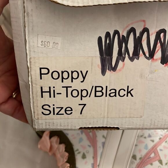 POPPY HIGH TOP SNEAKERS.  NEW - Picture 7 of 7